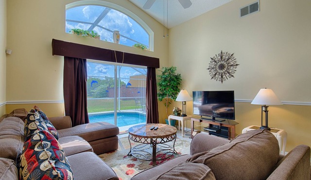 4 Bedroom Villa with Private Pool, Free WIFI, Billiards Room in Gated Community
