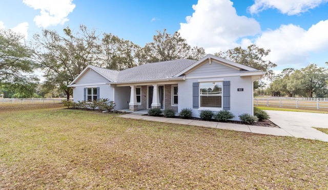 4 Bedroom w/8-stall barn & 4 paddocks - Adjacent to WEC! - Sherman Oaks 625
