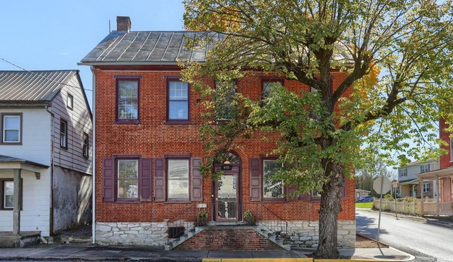 4 Bedroom w/ Firepit Walkable To Restaurants & Bars- 15 Min To Hershey!