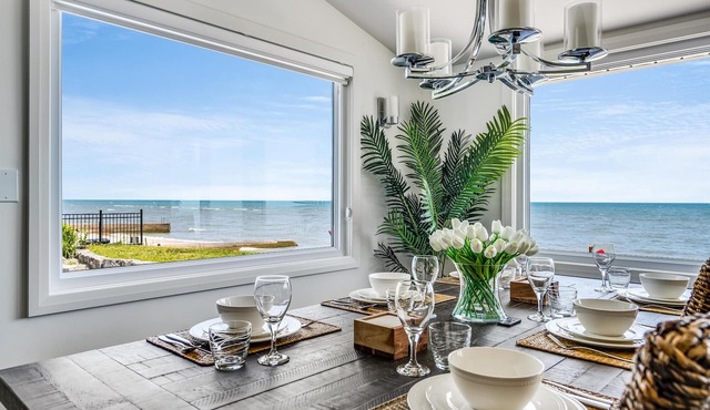 4 Bedroom Water's Edge Oasis with Salt Water Pool