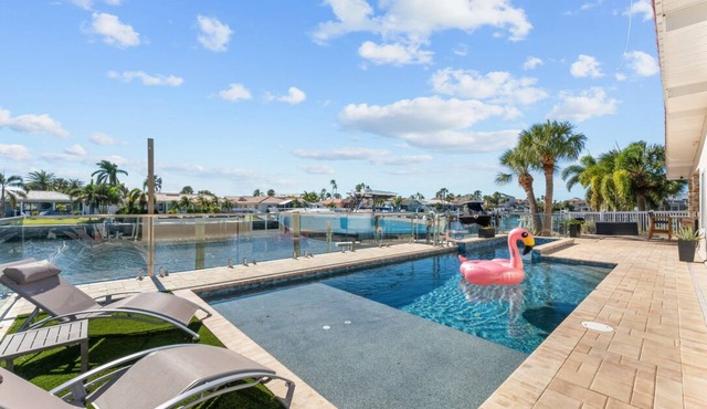 4 Bedroom Waterfront Pool Home near charming downtown New Port Richey