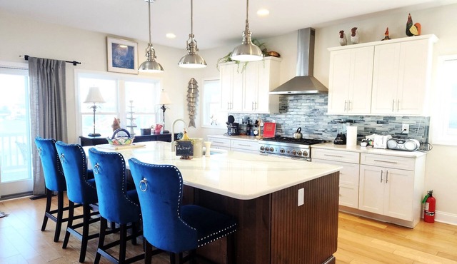 4-bedroom waterfront house in wonderful Avalon