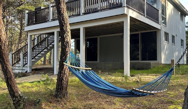 4 Bedroom Wellfleet Retreat - Walk to 2 peaceful bay beaches