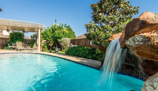4 Bedroom With Landscaped Private Pool & Outdoor Pool Table ~MONTHLY DISCOUNT~