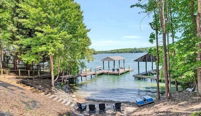 4 Bedrooms, 1 Flex Room, 4 Bathrooms! Beautiful Home with SANDY BEACH! Occupancy 8! HOT TUB!