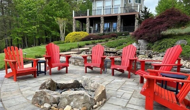 4 Bedrooms, 1 Flex Room, 4½ Bathrooms! HOT TUB! Beautiful home in Lakefield Subdivision!