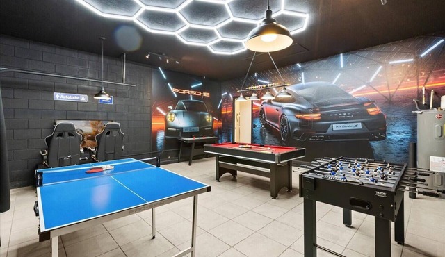 4 Bedrooms/2 Bathrooms/Crystal Cove (4706RR)