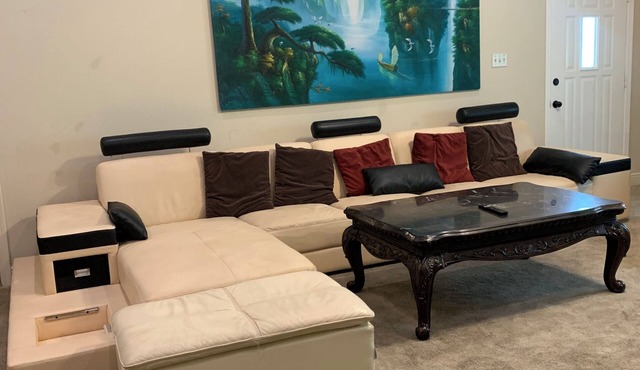 4 bedrooms 2 bathroom with 10 guests city center double kitchen