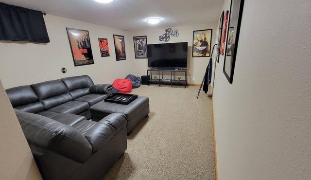 4 bedrooms. 2 miles to ISU. Quiet Cul-de-sac.