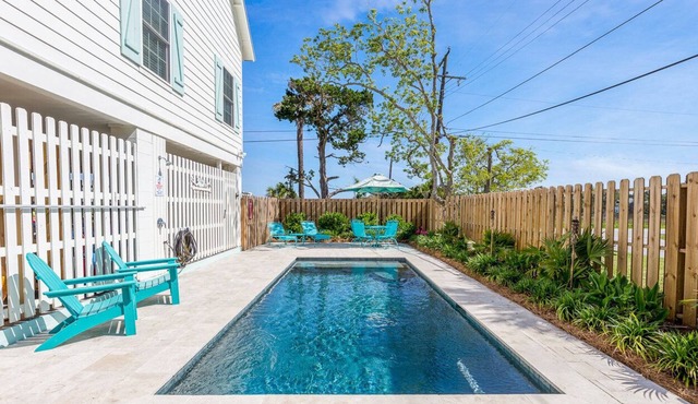 🌊☀️🏖️4 bedrooms 3.5 bath. Gorgeous marsh views. Wrap around porch 🏖️☀️🌊