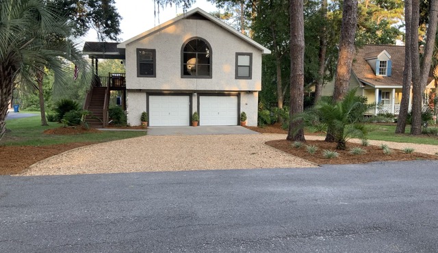 4 Bedrooms, 3 Baths, Sleeps 10 and only 5 minutes from the Beach and the Pier.