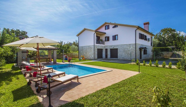 4 Bedrooms, 3 Bathrooms, for up to 8 + 2