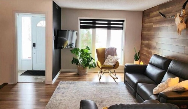 4 Bedrooms 3 Beds 1 Desk Heated Pool