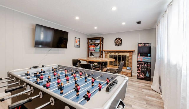 4 Bedrooms/5 Beds-Game Room~5 min Drive to College