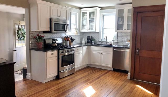 4 Bedrooms, 8 minutes from Sight & Sound! 2 miles from Dutch Wonderland!