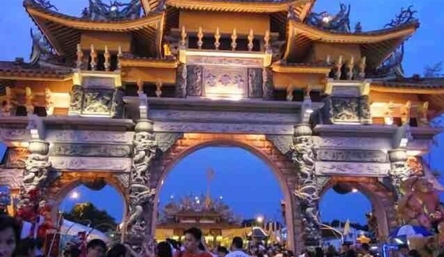 4 Bedrooms and 4 Car parks house