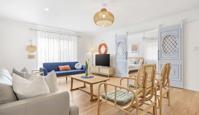 4 Bedrooms Beach House at Hervey Bay - 5 stars