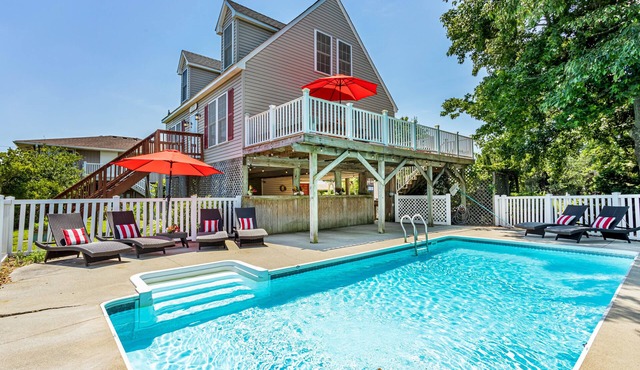 4 bedrooms Cape Cod with pool, 100 yards from the beach