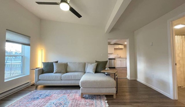 4 Bedrooms ~ Clean & Comfortable!