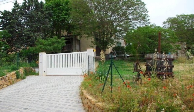 4 Bedrooms Cottage In Évenos