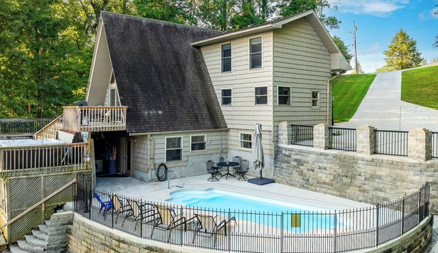 4 Bedrooms, Heated Private pool, hot tub, Game room, and Water Front View!