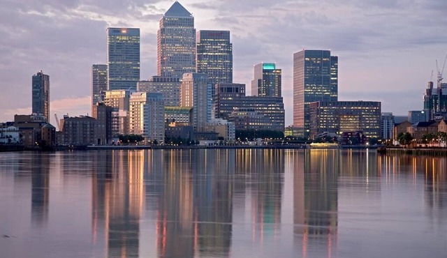 4/BedRooms/House/Garden/2FreeParkings/DLRTrain/O2/Excel