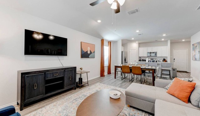 4 Bedrooms in Center of Temple