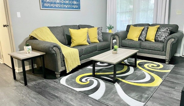 4 Bedrooms, Newly Remodeled, Quiet Neighborhood!