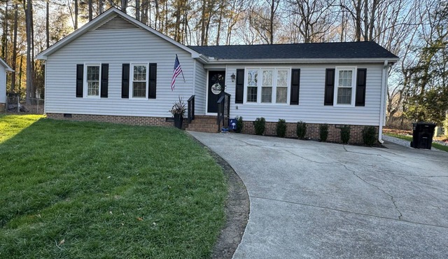 4 bedrooms, Simpsonville, family-friendly, great fenced back yard with fire pit