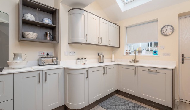 4 Bedrooms, sleeping 6, just 2 minutes walk from Hebden Bridge town square .