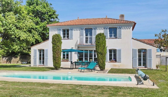 4 Bedrooms Villa In Coëx