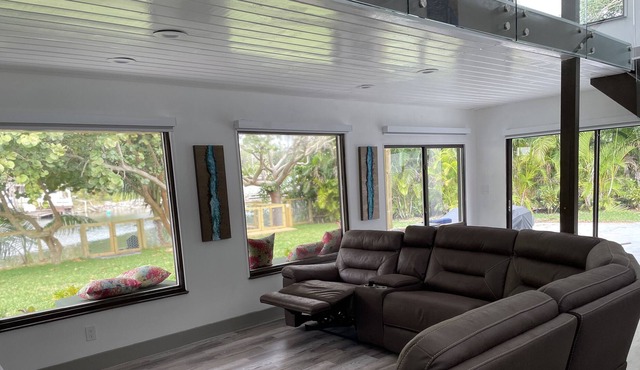 4 Bedrooms Waterfront Villa enjoy Kayaks and paddle-board.