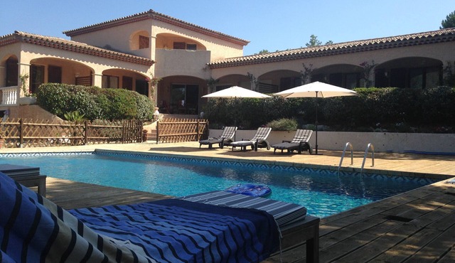 4 bedrooms with bathroom, terrace and independent access