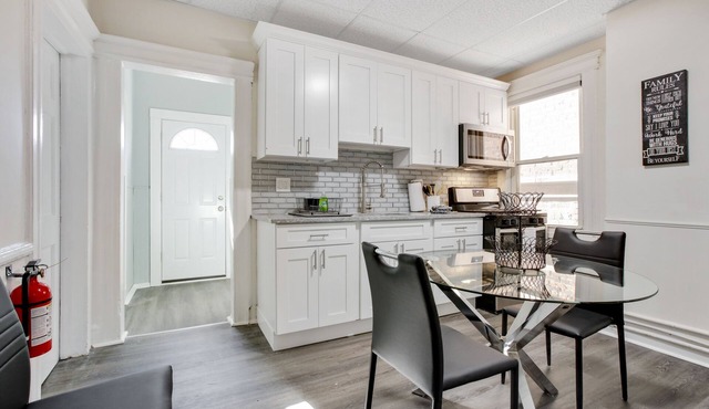 4 Bedrooms with easy access to NYC , Newark and The American Dream Mall .Parking