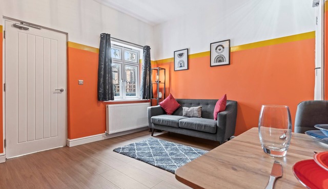 4 Beds|2 Bath|Town Centre|75Mbps