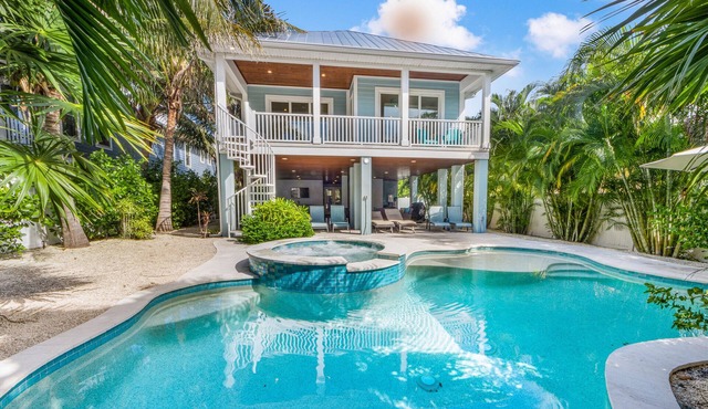 4 Beds 4.5 Bath with Pool 3 Blocks to Beach