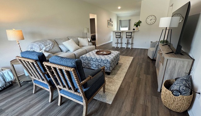 4 Beds and a Bison Just Minutes from Harding University in welcoming Searcy.