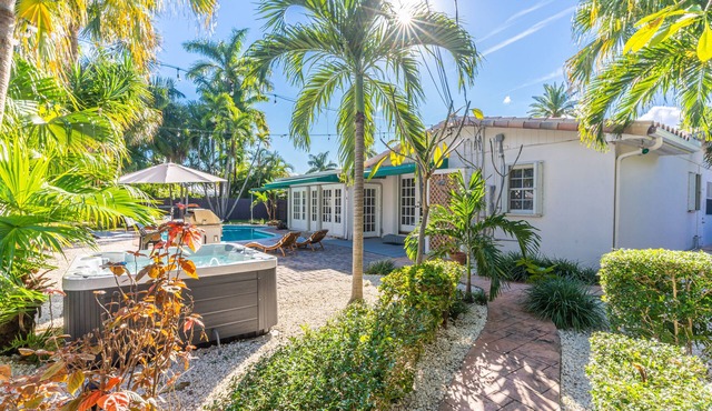 4 Beds+Bath Beach→4mins Heated Pool