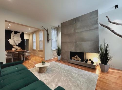 4 BEDS Private Patio Central Modern Stay