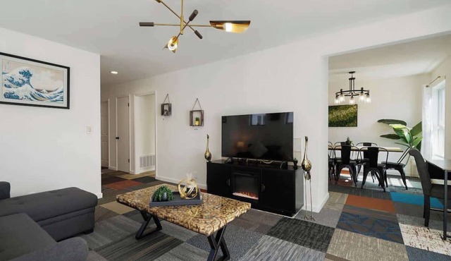 4 beds Private Unit Near BeachWalk, Golf, Trail