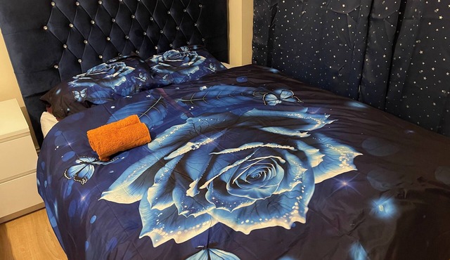 4 Beds, Sleeps 15, Near Lcy Airport & Excel London