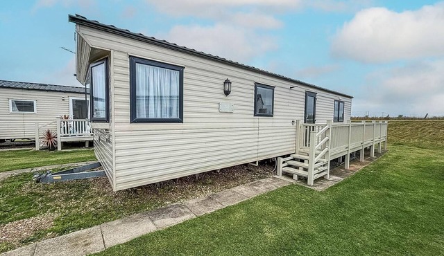 4 berth caravan for hire at Sunkist Holiday Park near Skegness ref 42084S