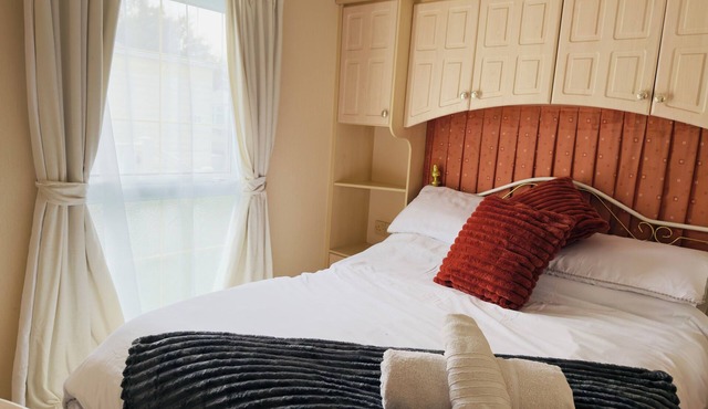 4-berth holiday home in Ingoldmells with direct beach access, perfect for family holidays.