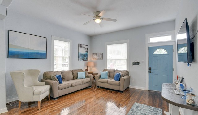 4 Blocks to Beach! Family-Friendly Galveston Home