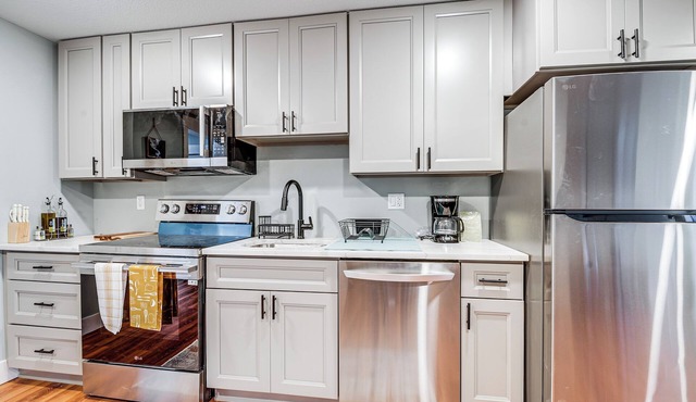 4 Blocks to Riverwalk: Updated Astoria Studio