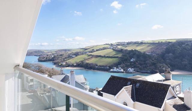 4 BLUE VIEW, family friendly, country holiday cottage in Salcombe