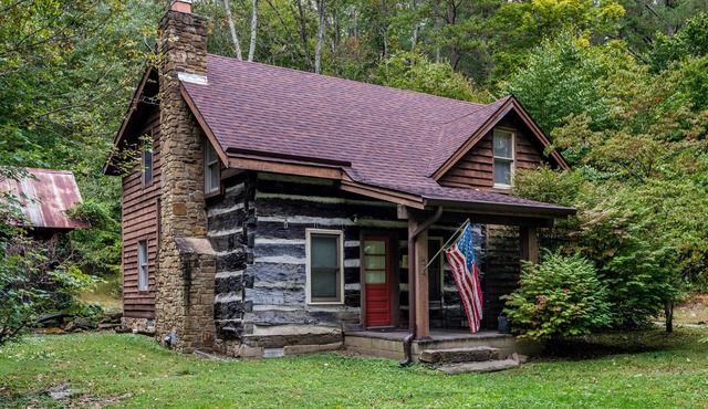 4 BR, 2 BA Log Cabin, charming mix of old and new, close to village of Story