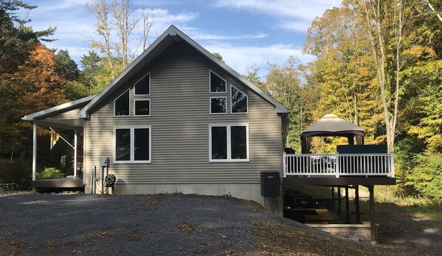 4 BR/2 BA Sleeps 12 Hot Tub!<2 miles to Snyder'sRun Boat Launch; 45 min to PSU