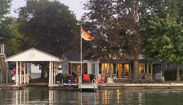 4 BR 2 Bath, Indian Lake waterfront sunset cottage.