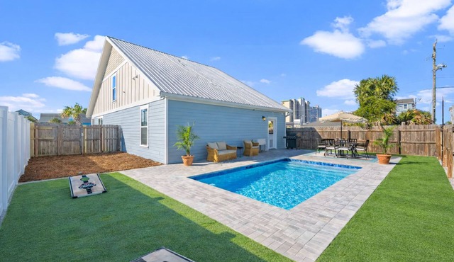 4 BR 2BA Beach House w/POOL sleeps 12, Cross Street to Beach!